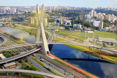 Foto aérea da ponte estaiada