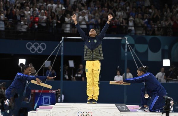 Rebeca Andrade é medalha de ouro no solo e se torna a maior medalhista brasileira em olimpíadas 