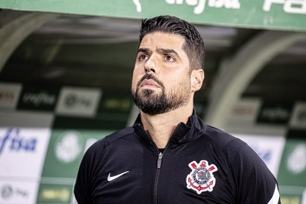 António Oliveira não é mais técnico do Corinthians   