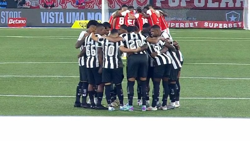 Botafogo segue na liderança isolada do Brasileirão