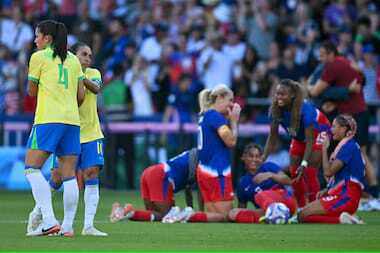 Seleção feminina perde para os Estados Unidos e ficam com a prata em Paris