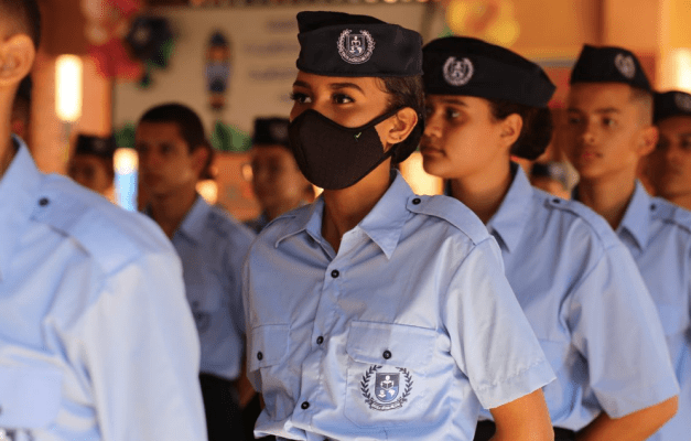 Leia Governo federal defende fim das escolas cívico-militares