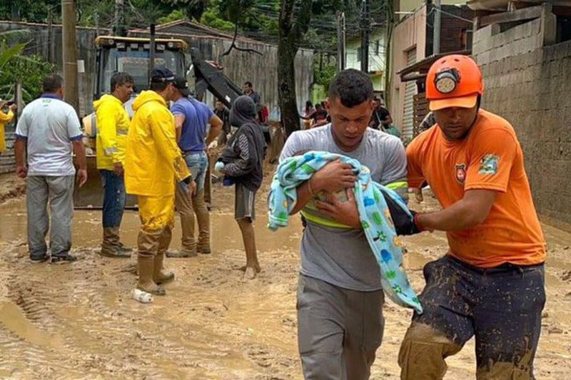 Litoral norte de São Paulo tem 37 mortes causadas pelas fortes chuvas do final de semana.